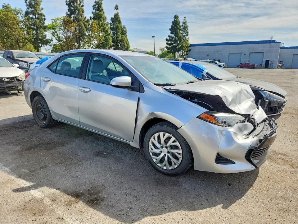 2017 TOYOTA COROLLA LE 4