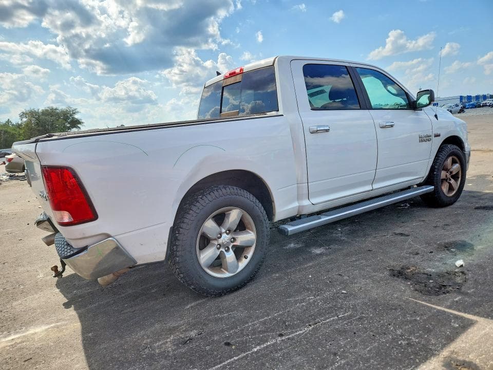 2017 RAM 1500 SLT 3