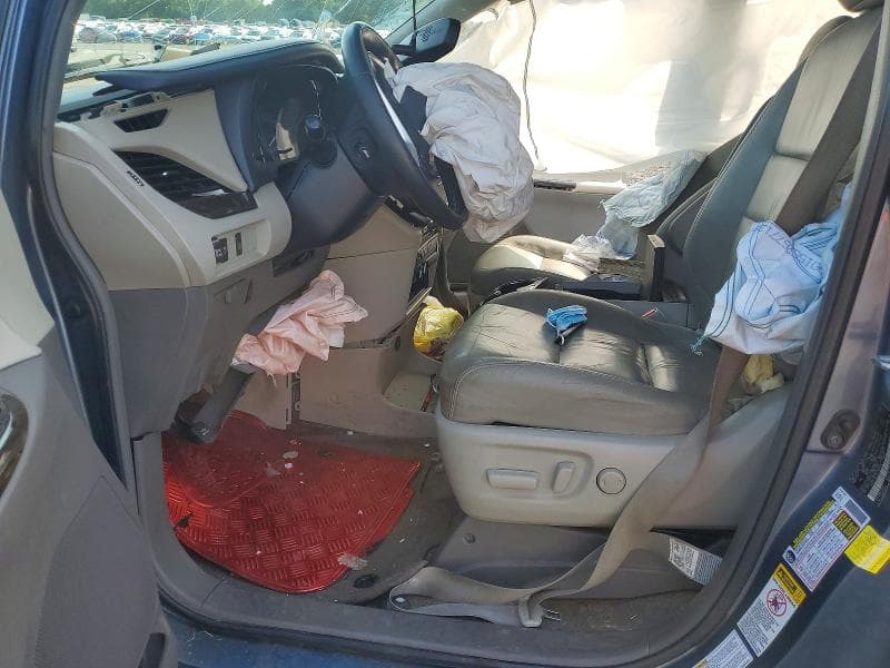 2017 TOYOTA SIENNA XLE 7-PASSENGER 7