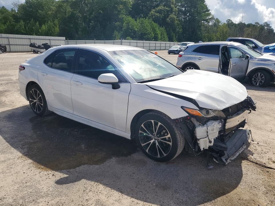 2018 TOYOTA CAMRY SE 4