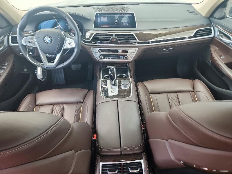 2022 BMW 750 XI 8