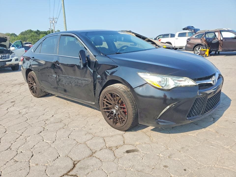 2017 TOYOTA CAMRY SE 4