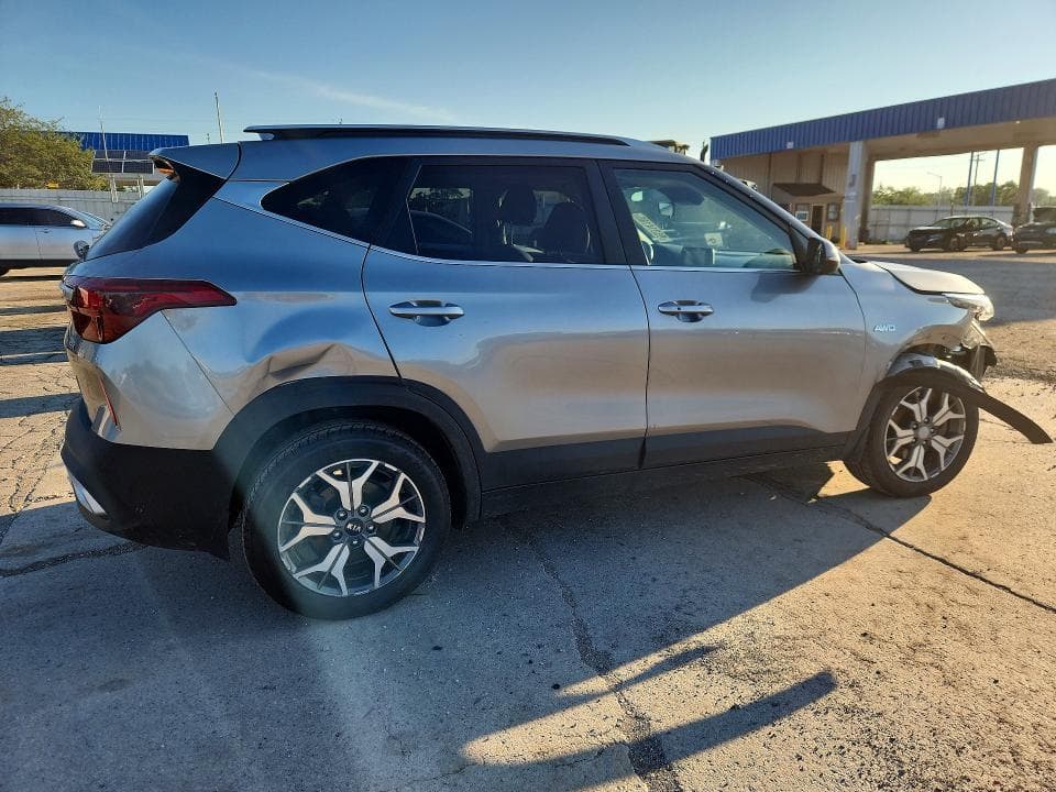 2021 KIA SELTOS EX 3