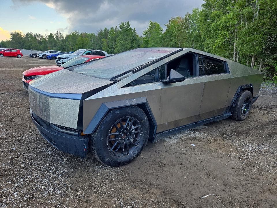 2025 TESLA CYBERTRUCK - 1
