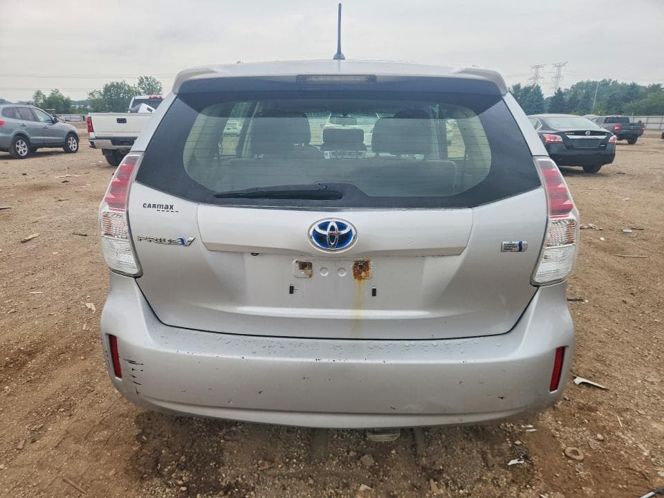 2017 TOYOTA PRIUS V TWO 6