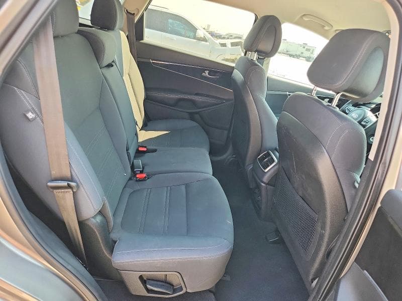 2017 KIA SORENTO LX V6 11