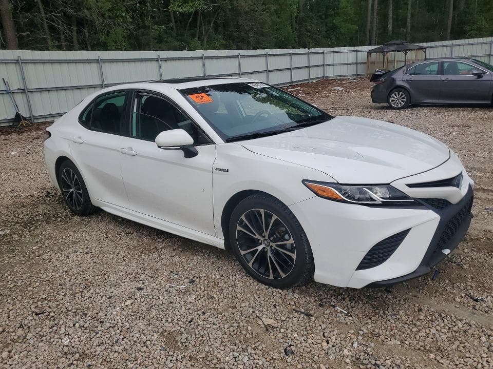 2019 TOYOTA CAMRY HYBRID SE 4