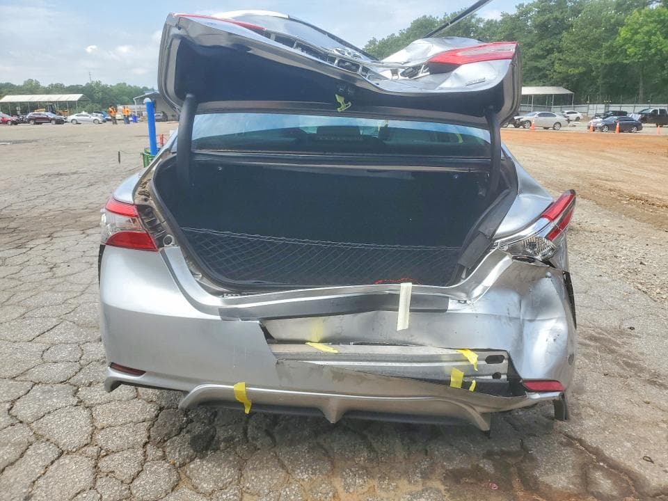 2018 TOYOTA CAMRY SE 6