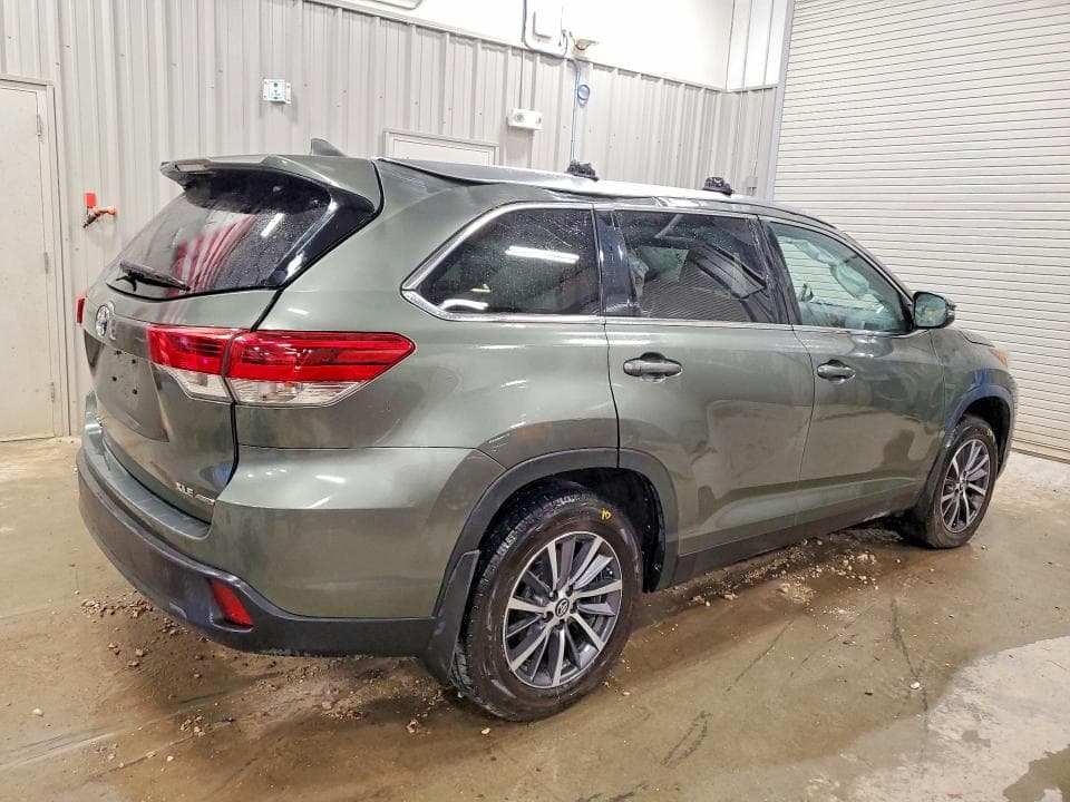 2019 TOYOTA HIGHLANDER XLE 3