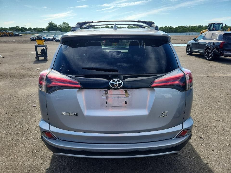 2018 TOYOTA RAV4 SE 6