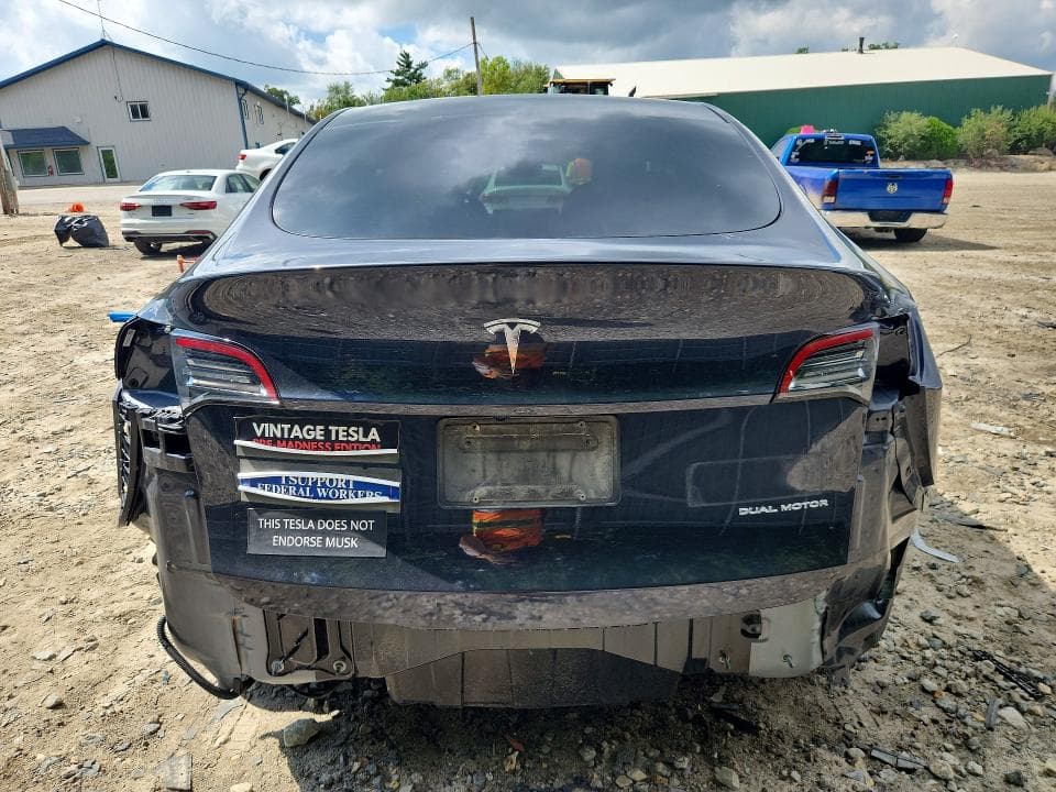 2024 TESLA MODEL Y 6