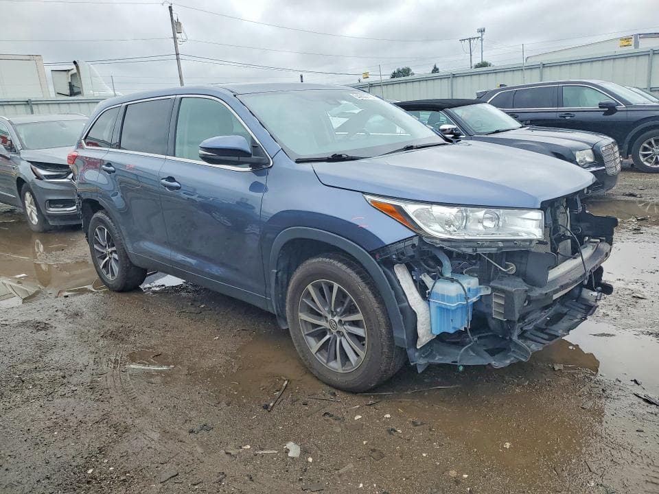 2019 TOYOTA HIGHLANDER XLE 4