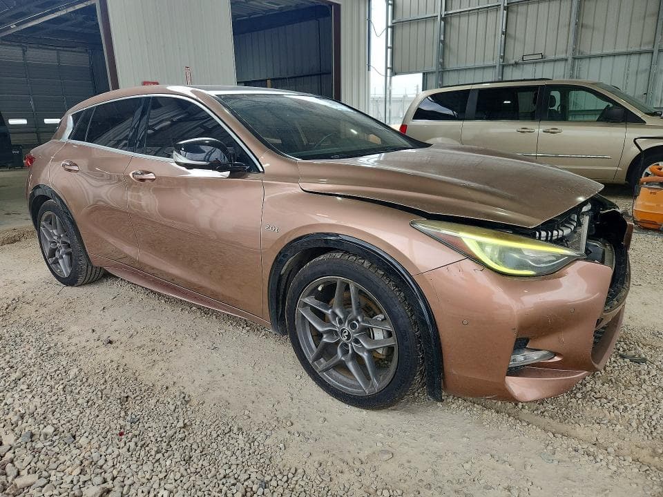 2017 INFINITI QX30 BASE 4