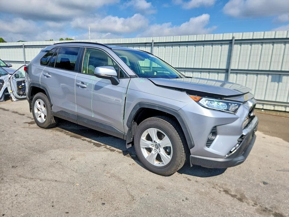 2019 TOYOTA RAV4 XLE 4
