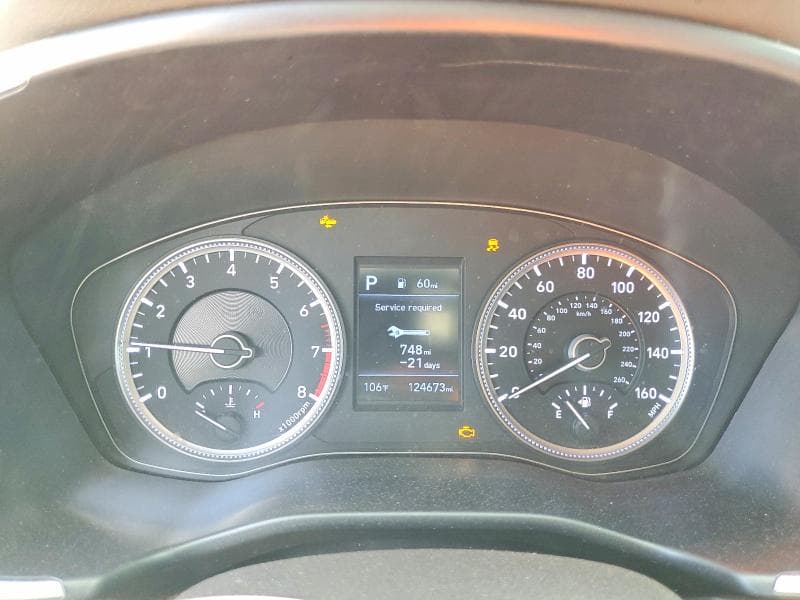 2019 HYUNDAI SANTA FE SE 9