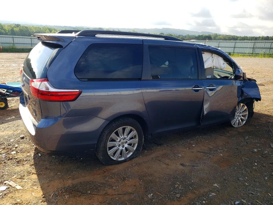 2017 TOYOTA SIENNA XLE 7-PASSENGER 3