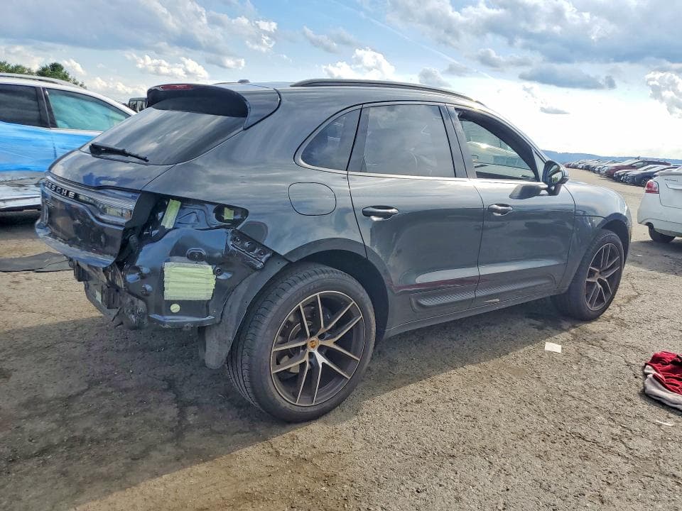 2025 PORSCHE MACAN BASE 3