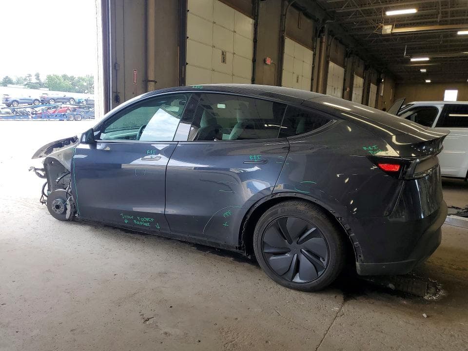 2026 TESLA MODEL Y 2