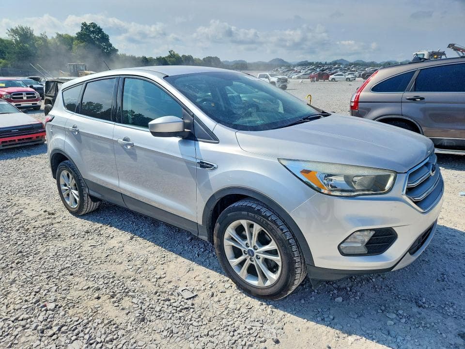 2017 FORD ESCAPE SE 4