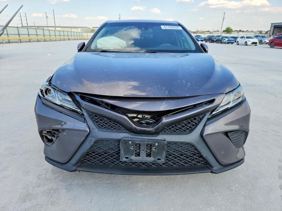 2020 TOYOTA CAMRY SE 5