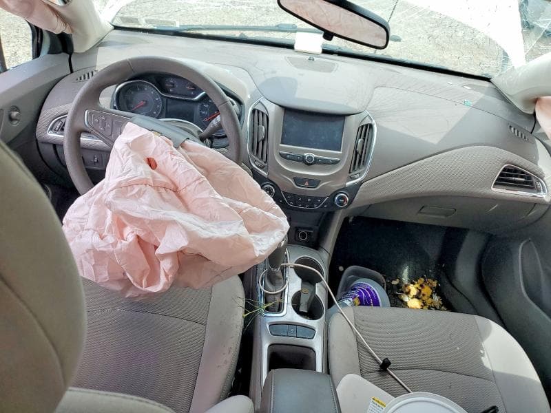 2017 CHEVROLET CRUZE LT 8