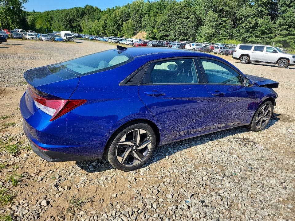 2023 HYUNDAI ELANTRA SEL 3