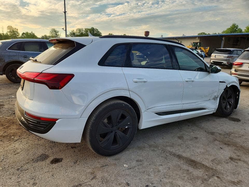 2024 AUDI Q8 E-TRON PREMIUM 3