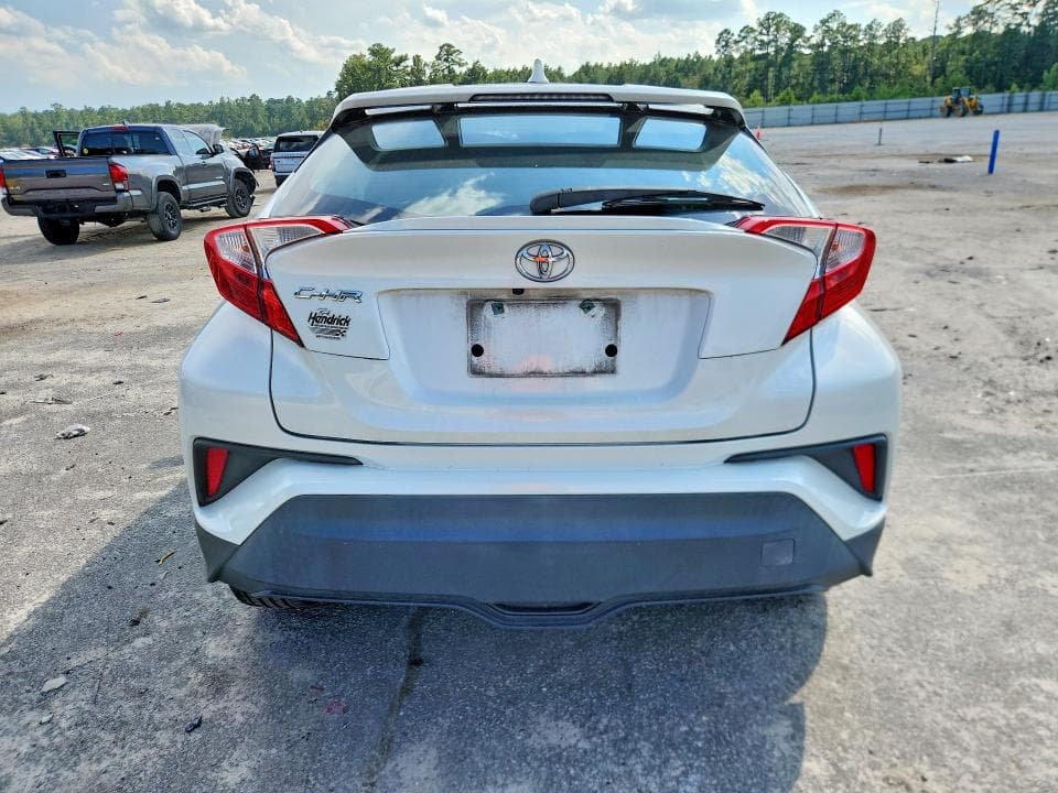 2020 TOYOTA C-HR LE 6