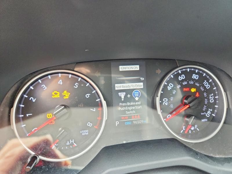 2019 TOYOTA RAV4 XLE 9