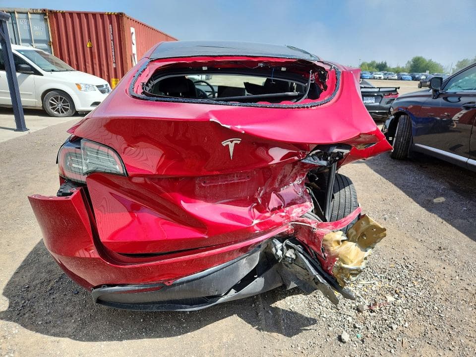 2025 TESLA MODEL Y 6