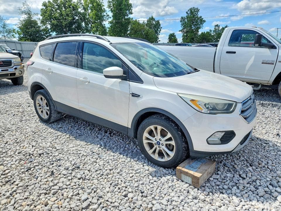 2017 FORD ESCAPE SE 4