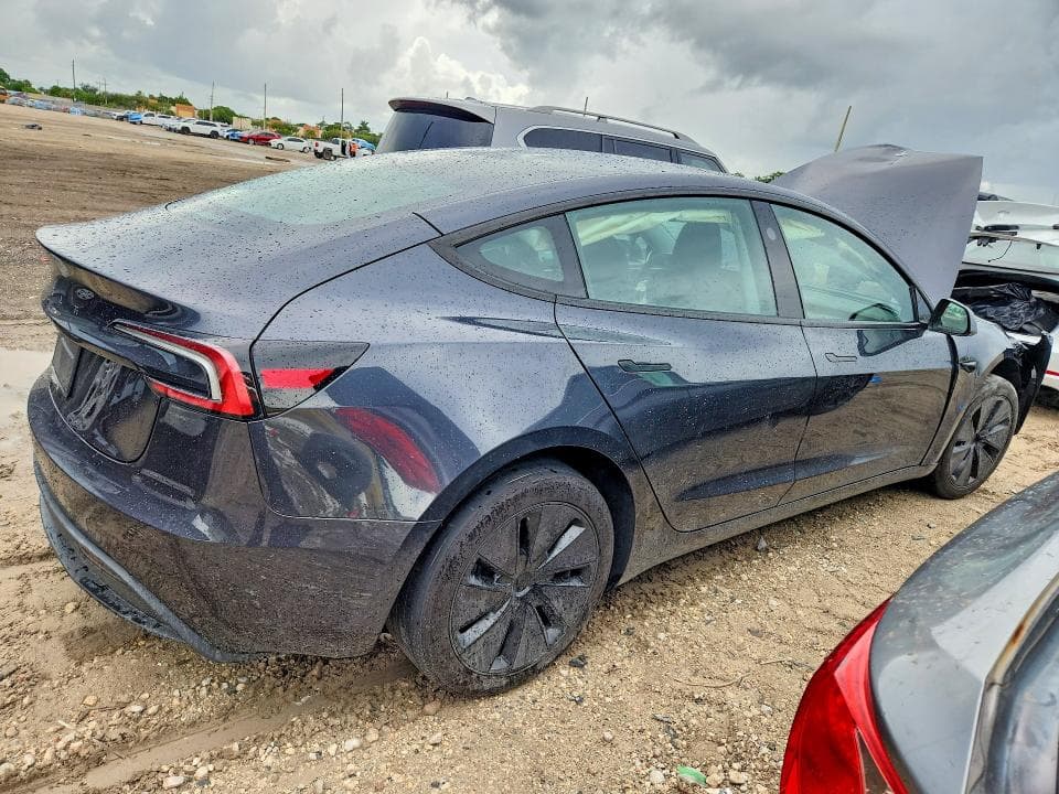 2025 TESLA MODEL 3 3
