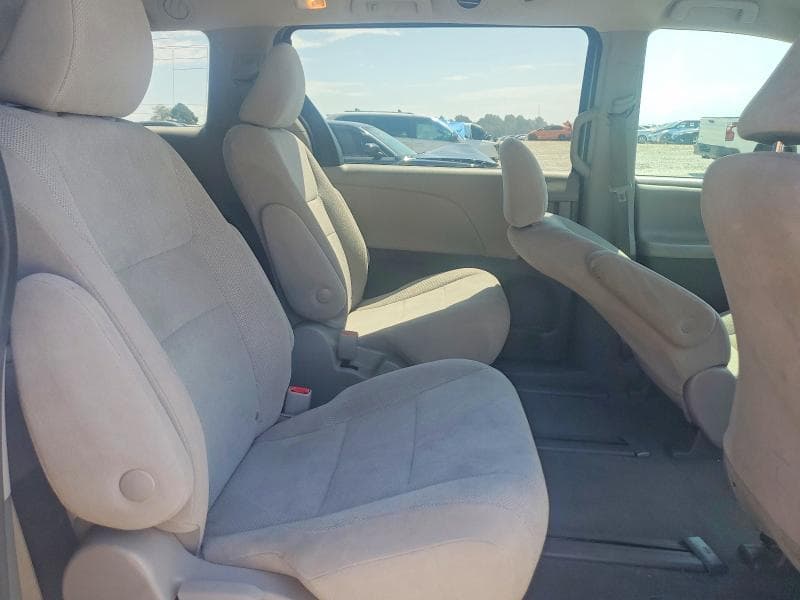 2020 TOYOTA SIENNA L 11
