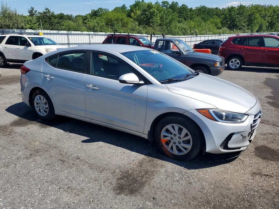 2017 HYUNDAI ELANTRA SE 4