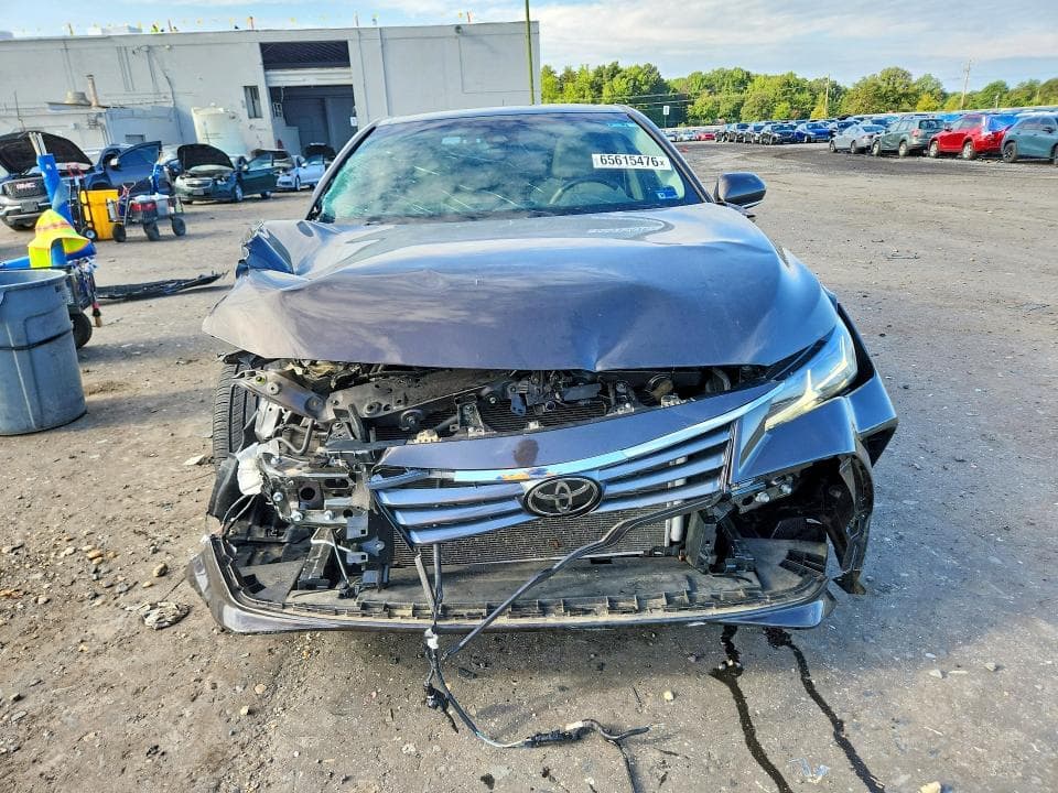 2019 TOYOTA AVALON LIMITED 5