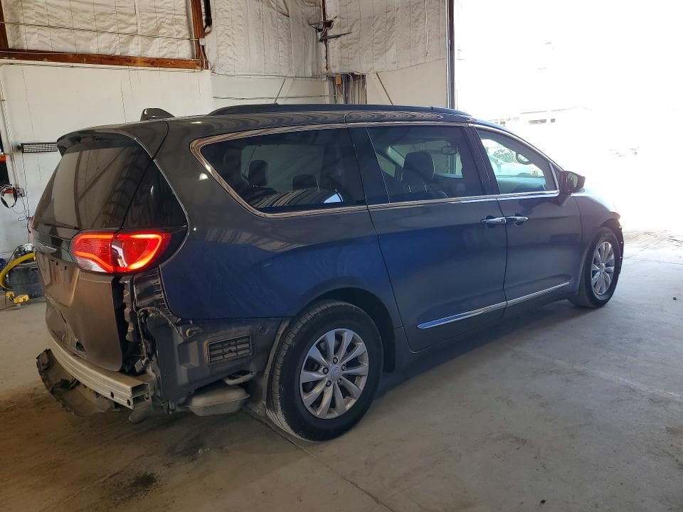 2017 CHRYSLER PACIFICA TOURING L 3