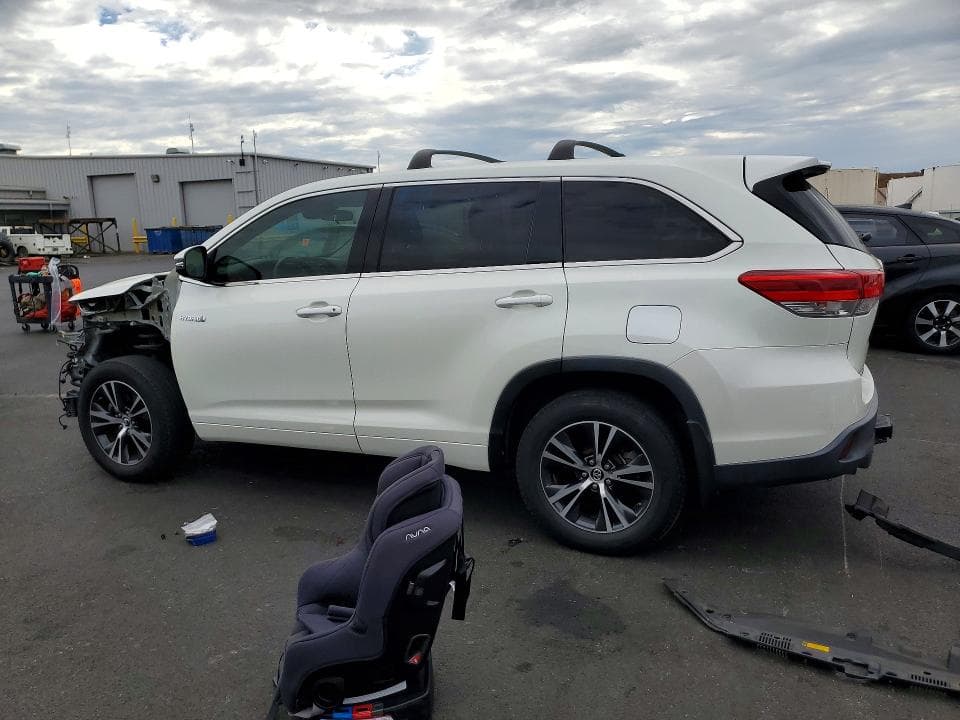 2018 TOYOTA HIGHLANDER HYBRID LE 2