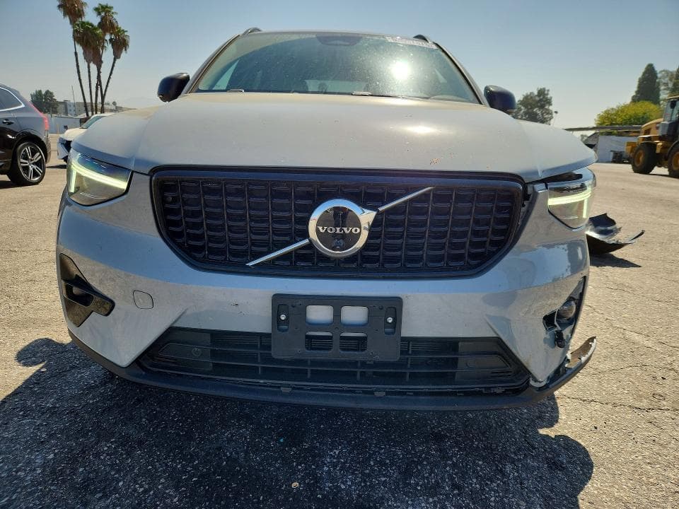 2026 VOLVO XC40 PLUS 5