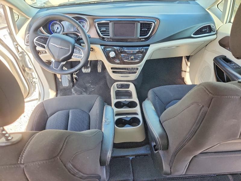 2023 CHRYSLER VOYAGER LX 8