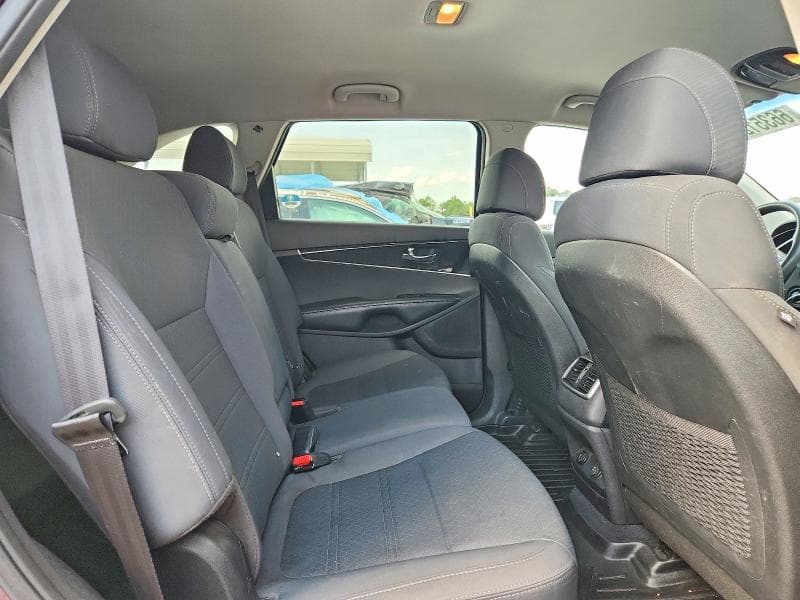 2017 KIA SORENTO LX V6 11
