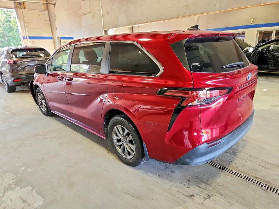2021 TOYOTA SIENNA LE 2
