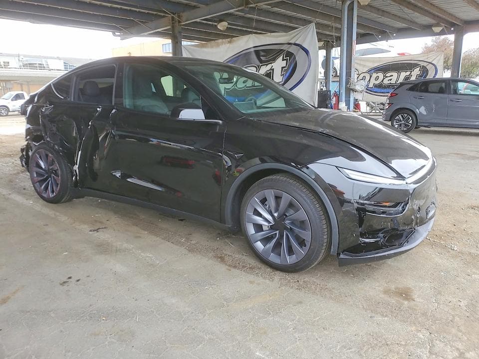 2026 TESLA MODEL Y 4