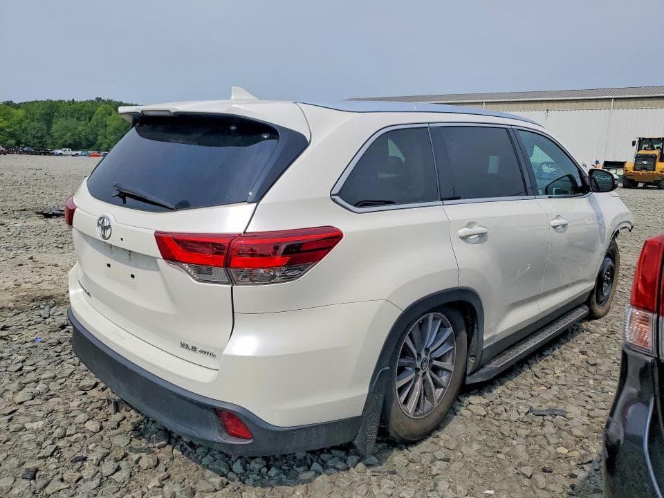 2019 TOYOTA HIGHLANDER XLE 3