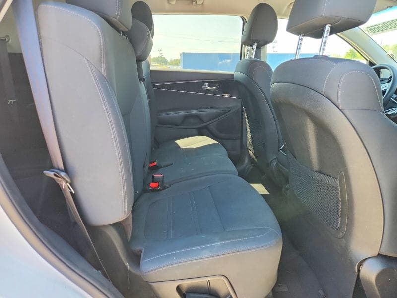 2020 KIA SORENTO S 11