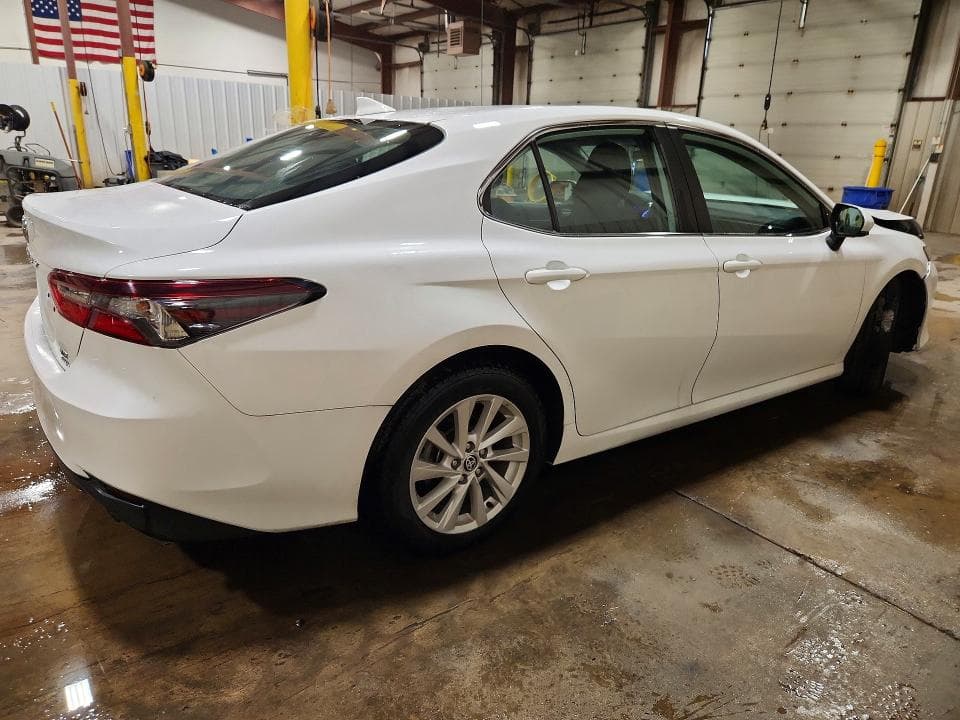 2021 TOYOTA CAMRY LE 3