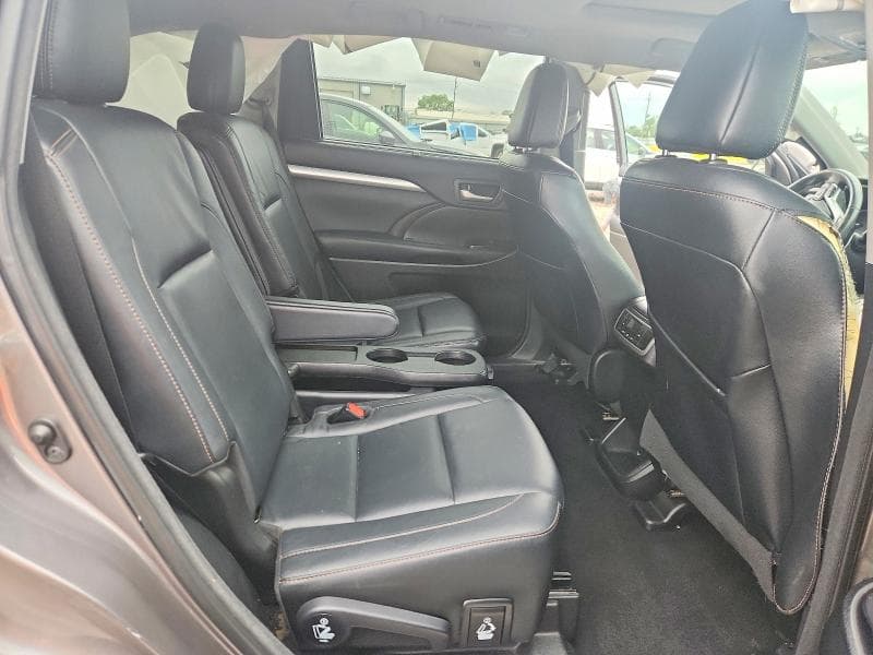 2018 TOYOTA HIGHLANDER XLE 11
