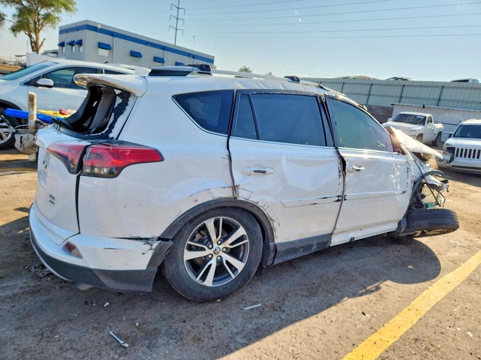 2017 TOYOTA RAV4 XLE 3
