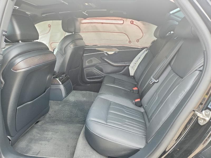 2022 AUDI A8 L 10