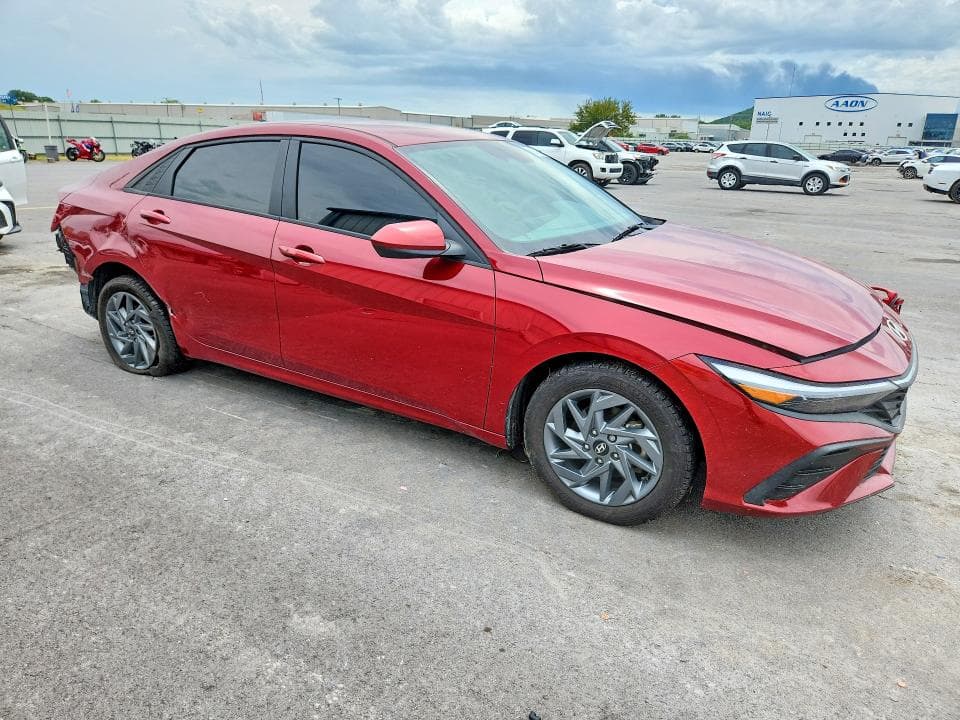 2024 HYUNDAI ELANTRA SEL 4