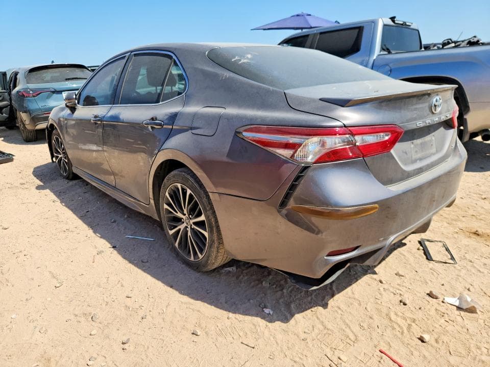 2018 TOYOTA CAMRY SE 2